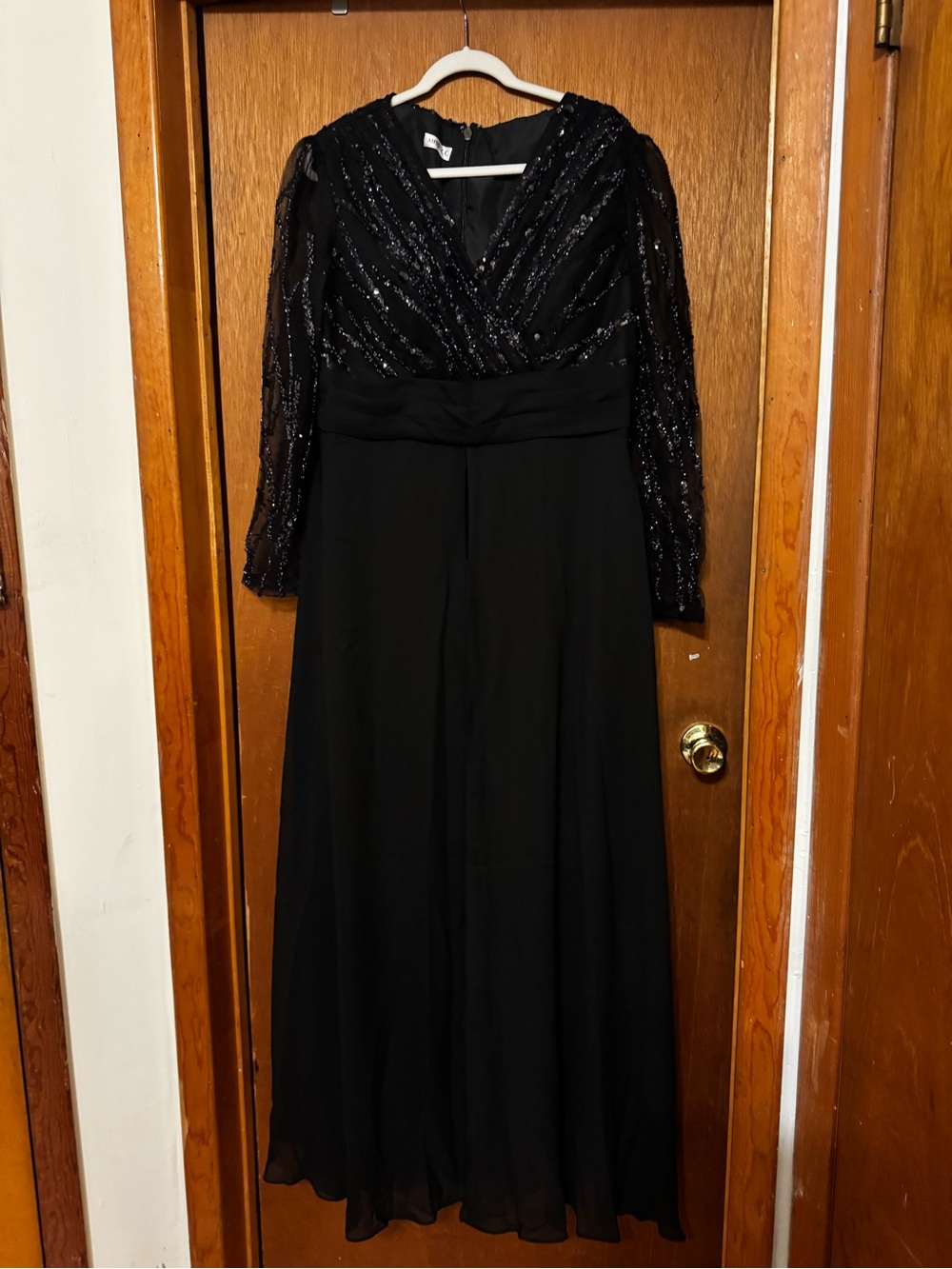 Elegant Black Evening Dress with Sequin Bodice
